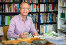 Професор Гілг з Мюнхенського технічного університету. Експерт з дорогоцінних каменів